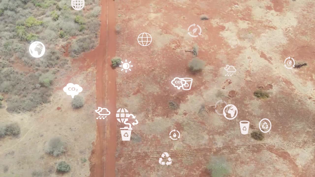 Drone in volo su fattorie sui pendii del Kilimanjaro. Verdi fattorie del Kenya, insediamento africano povero, piantagione agronomica aerea