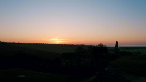 Hadleigh-Castledawn-Farben-Lange-Pfanne-Zeigt-Ruinen