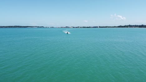 Low-aerial-of-approaching-tour-boat-in-clear-water,-Panama-Caribbean