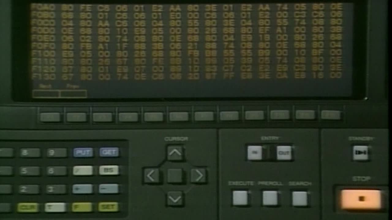 antigua pantalla de cubierta digital dvr con botones y lectura