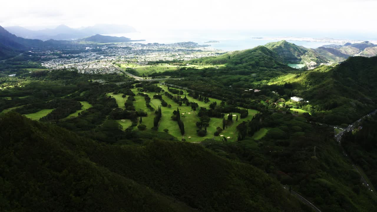 un dron fue disparado sobre el royal hawaiian golf club range de oahu.