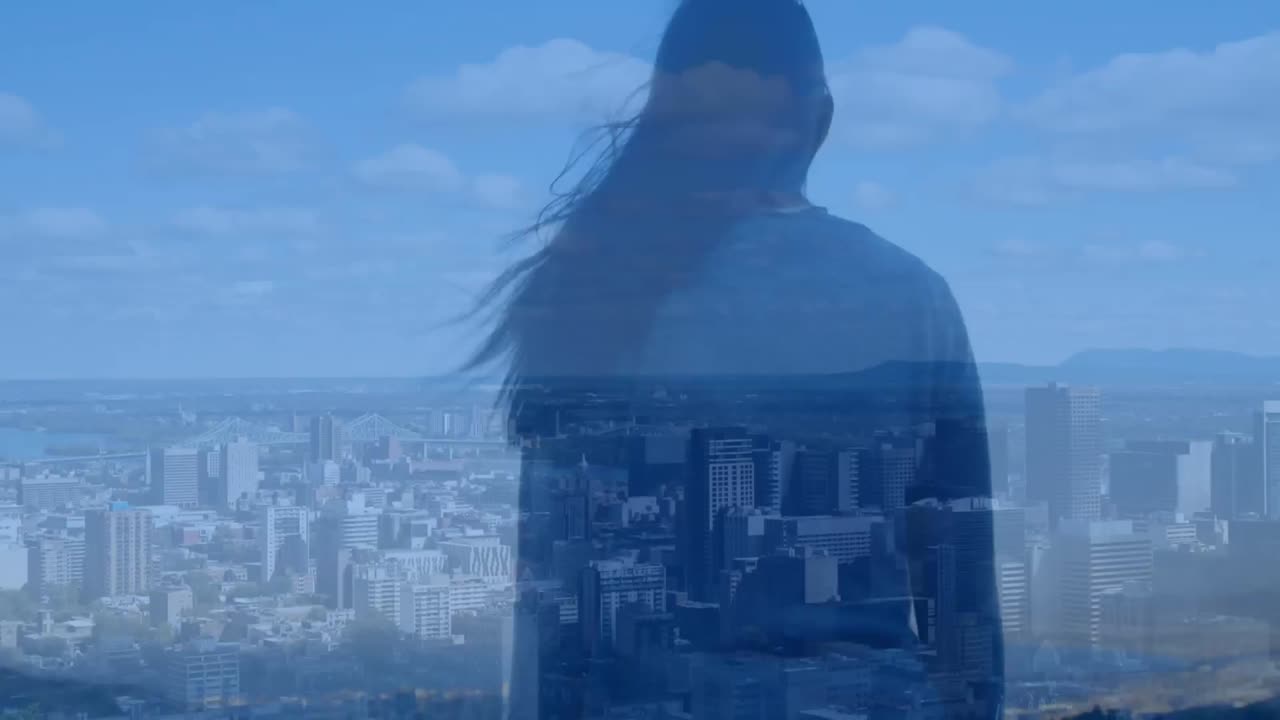 animación de gráficos, círculos, lenguaje informático, vista trasera de una mujer disfrutando de la brisa, ciudad moderna