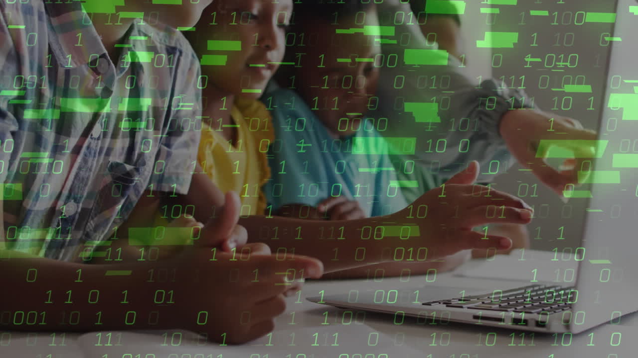 animación de código binario sobre niños que usan portátiles y aprenden juntos