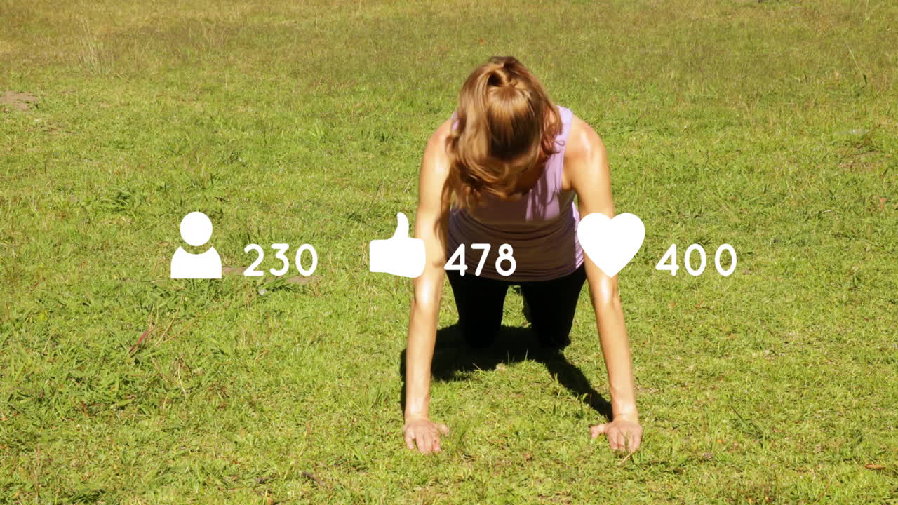 mujer haciendo flexiones en el césped con likes y seguidores en las redes sociales animación
