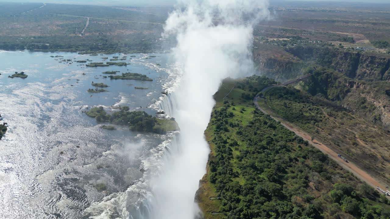 vista aérea de victoria falls y los arco iris, entre zambia y zimbabue