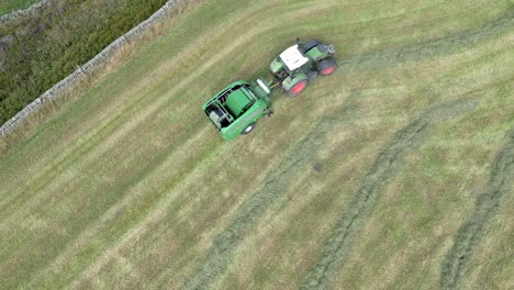 video aereo del tractor de balas de heno