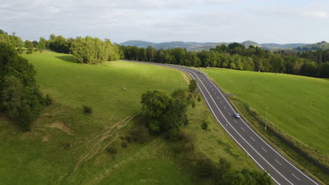 Cars-driving-on-freeway-in-green-grassy-countryside-in-Czechia