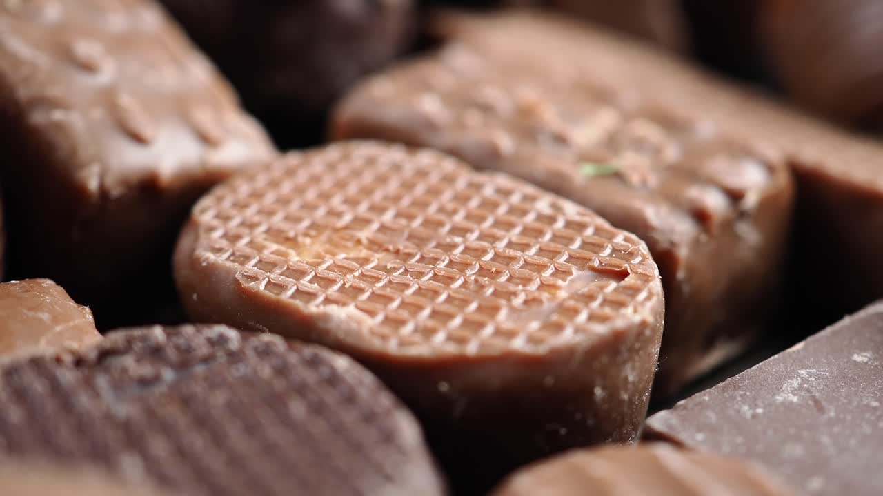 Nahaufnahme von verschiedenen Schokoladenpralinen