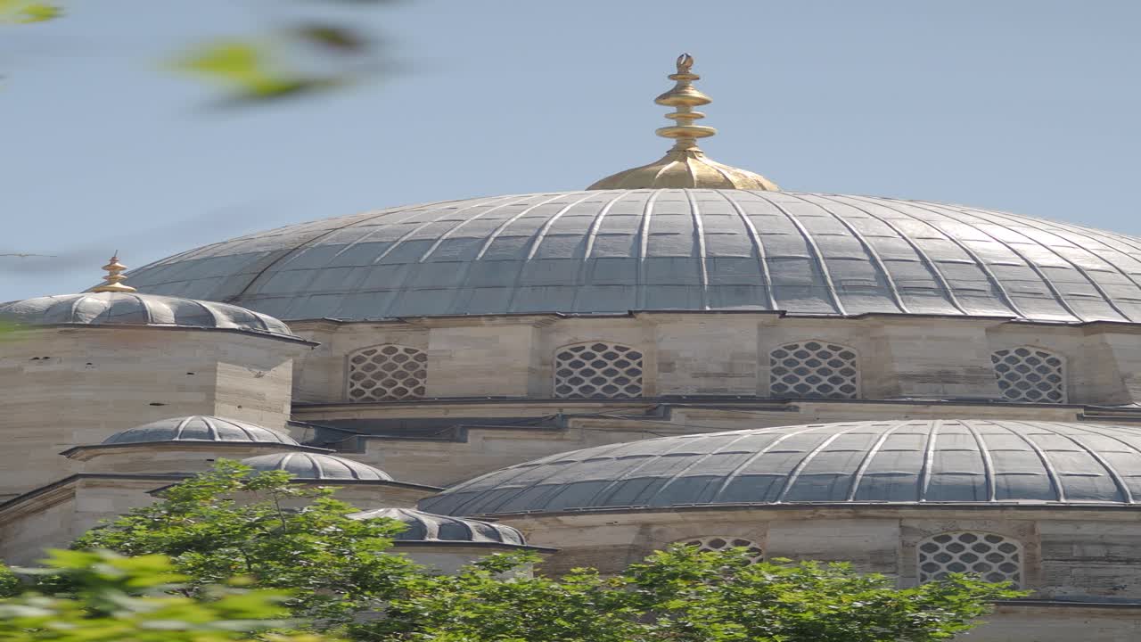 detalle arquitectónico de la cúpula de una mezquita