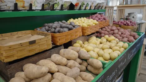 Potatoes-on-display-in-a-grocery-store