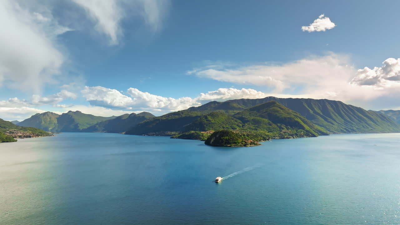 Scenic view of Lake Como, Italy in daylight