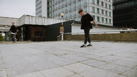 People-doing-parkour