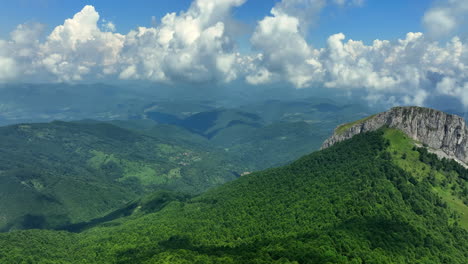 a panoramic view of the green mountain peaks