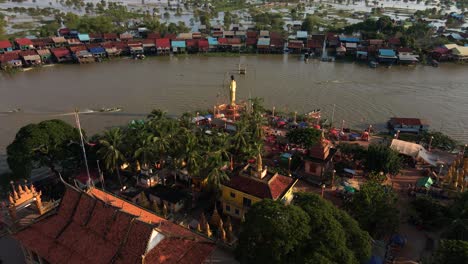 Pagoda-Junto-A-Un-Pueblo-Flotante-En-Una-Enorme-Llanura-Aluvial