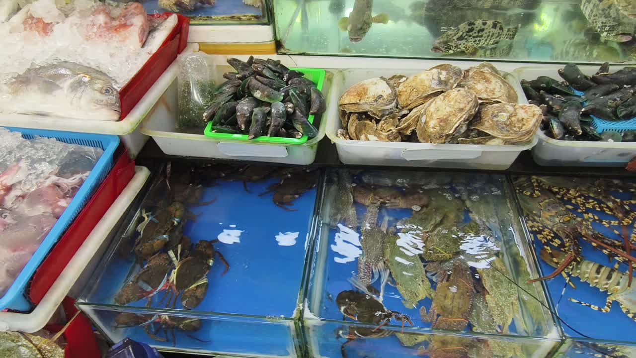 mariscos frescos en un mercado