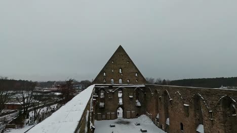 las ruinas de pirita convet en tallin, estonia