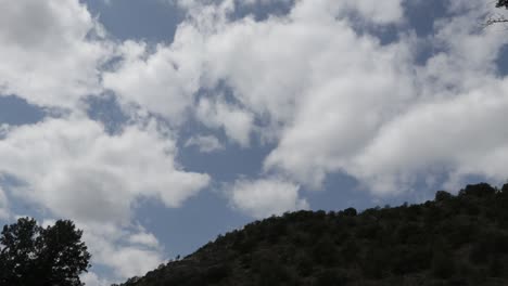 lapso de tiempo de nubes dramáticas