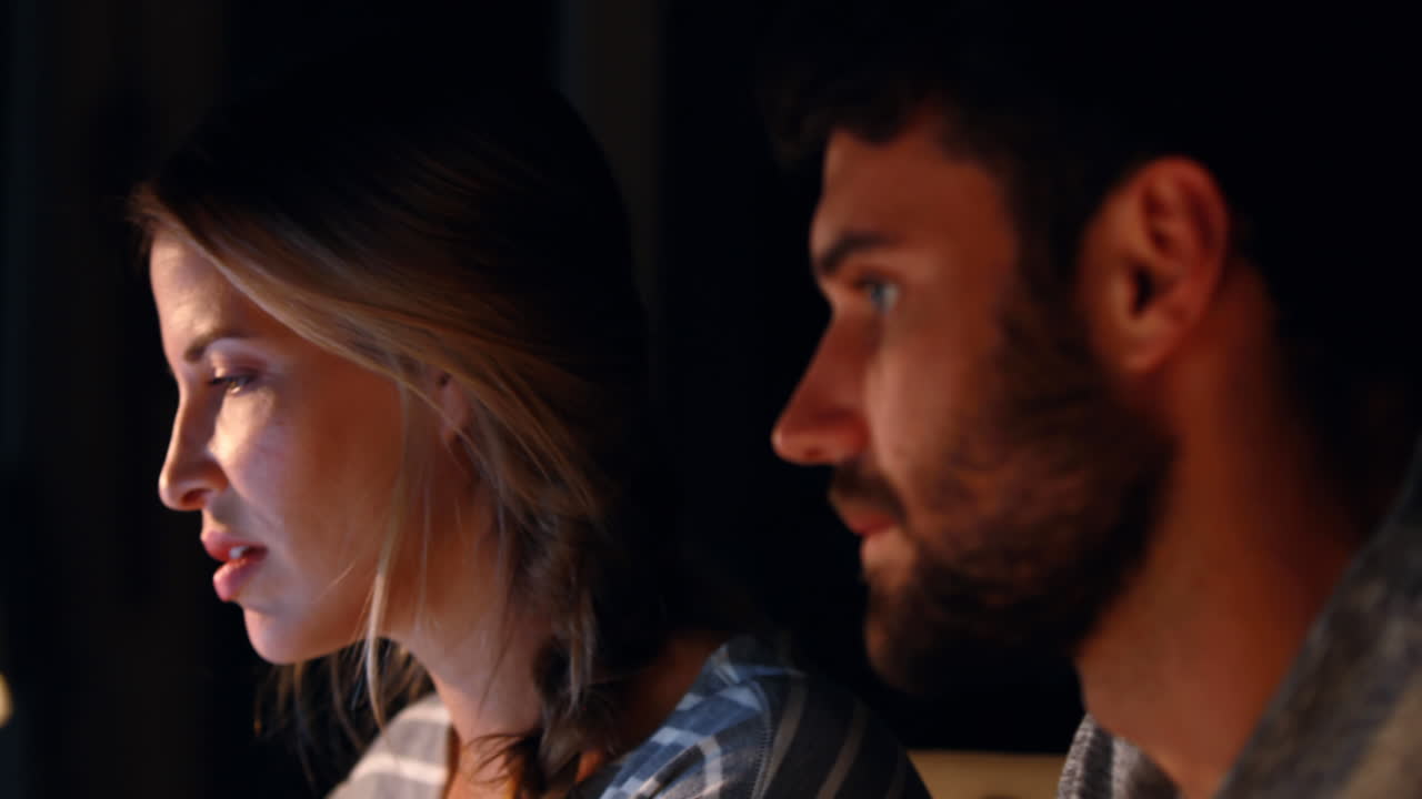 밤에 일하는 비정규직 동료