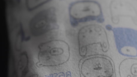 fotografía en primer plano de las manos del bebé