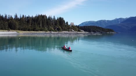 Two-kayakers-coming-back-to-shore