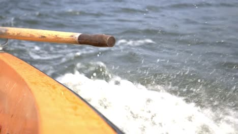 Boattrip-with-splashing-water