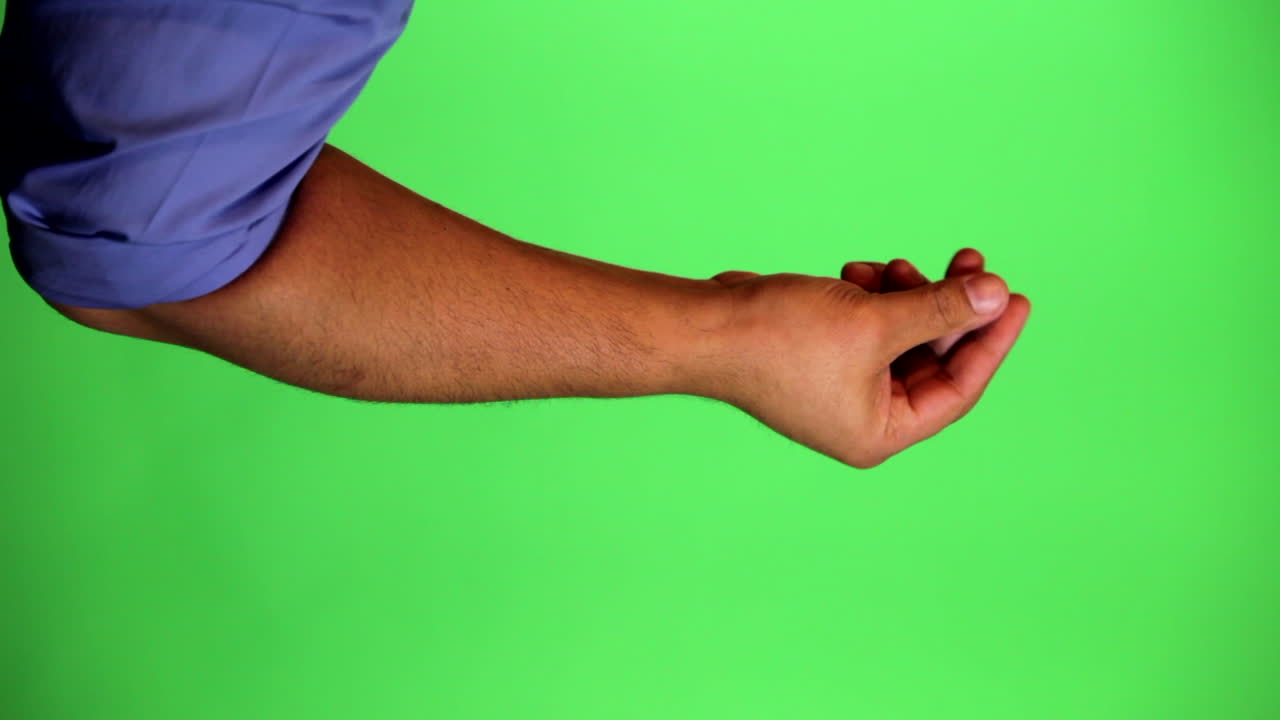 un brazo frente a una pantalla verde para ser tecleado y usado a voluntad