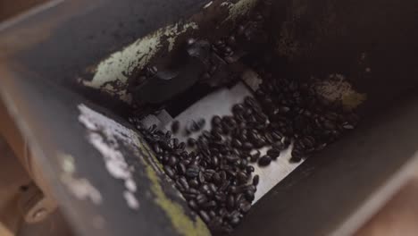 Ground-coffee-process-in-machine