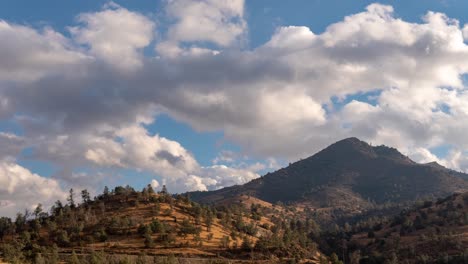 Tehachapi-Montañas-Nubes-Lapso-De-Tiempo