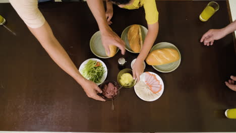 mesa de preparación para la familia