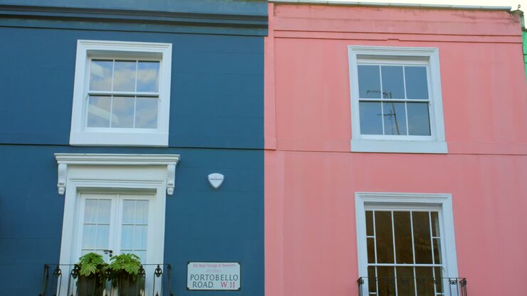 Paredes Coloridas de Casas em Notting Hill, Londres, Reino Unido - panorâmica.