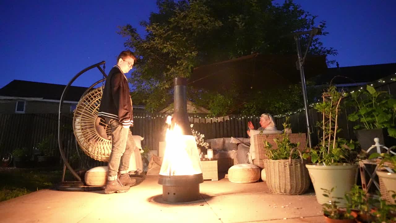 By fire’s glow friends together chat, solving the world—just like that