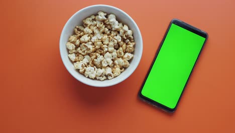 palomitas de maíz y teléfonos inteligentes