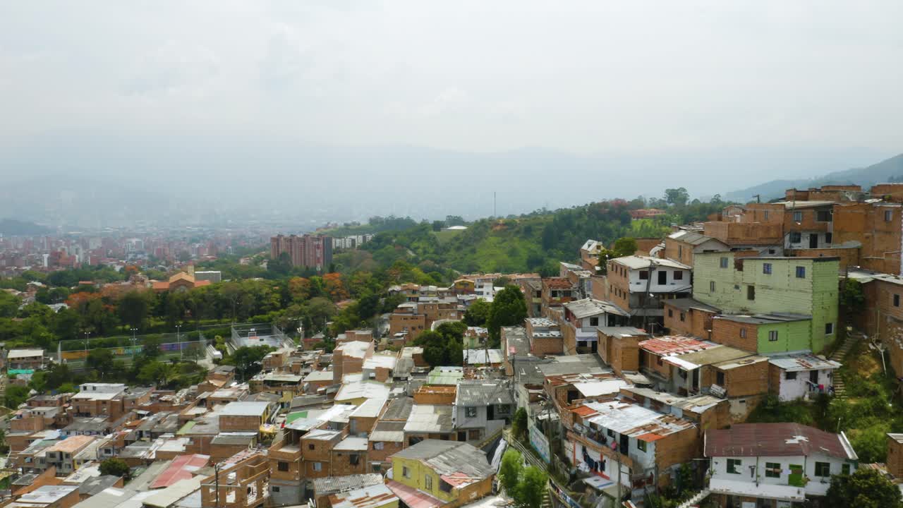 Veduta da drone della Comuna 13, Medellín, Colombia