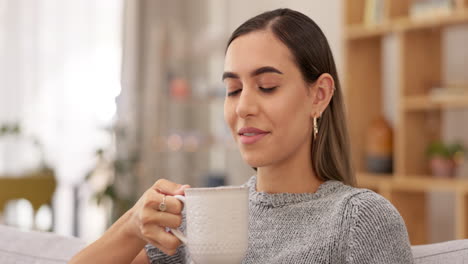 café, mujer y mañana en casa con el pensamiento