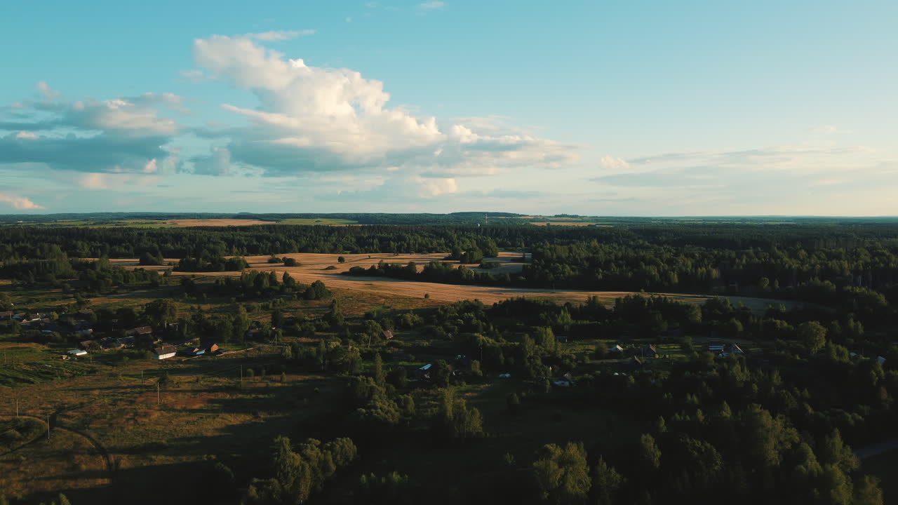 paisaje rural al atardecer