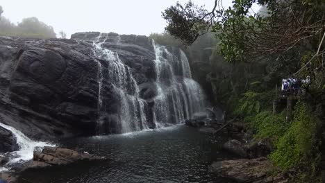 Clip-En-Cámara-Lenta-De-Baker&#39;s-Falls,-Paisaje-Brumoso-Panorámico-Clip-B-Roll-En-Las-Llanuras-De-Horton