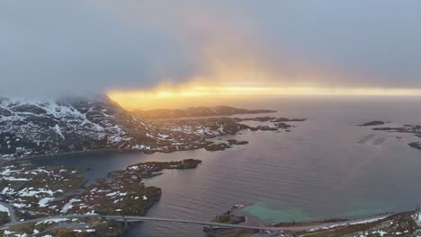 Vista-Aérea-Del-Hermoso-Paisaje-De-Las-Islas-Lofoten-Durante-El-Invierno