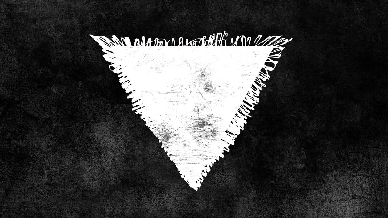 Abstrakt grunge snavset monokrom trekantform på sort baggrund. Ridset beskadiget dynamisk element i trendy vintage stop-motion stil. Sømløs loop-animation til designbanner, stempel