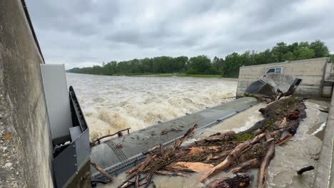 River-Donau-near-peak-level,-during-flood-in-bavaria,-barrage-bergheim-near-ingolstadt-full-of-flotsam