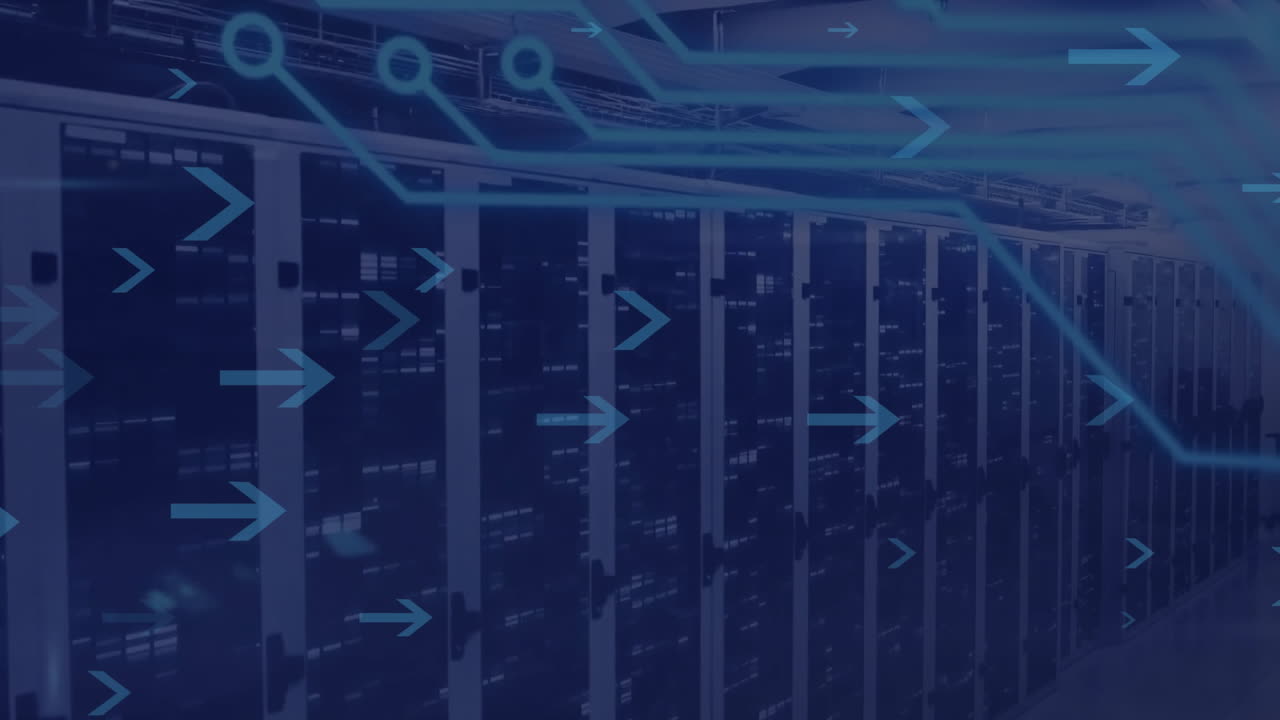 animación de flechas y placa de circuitos de computadora sobre la sala del servidor