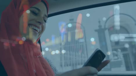 mujer usando el teléfono inteligente y el paisaje urbano