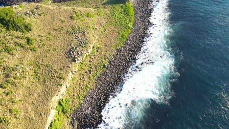 澳洲庫克島 (cook island) 沿岸的貝薩爾特岩石的美麗風景