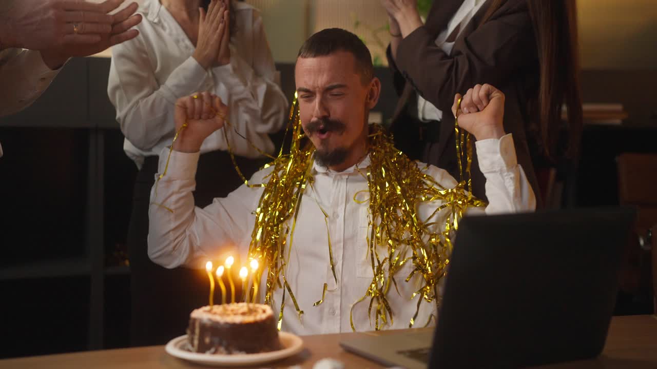 celebración de cumpleaños de la oficina