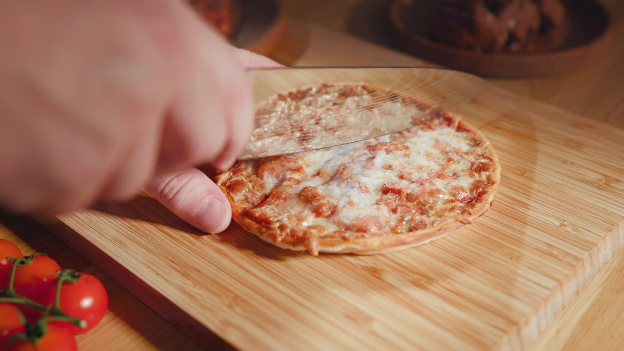 Tagliare una mini pizza