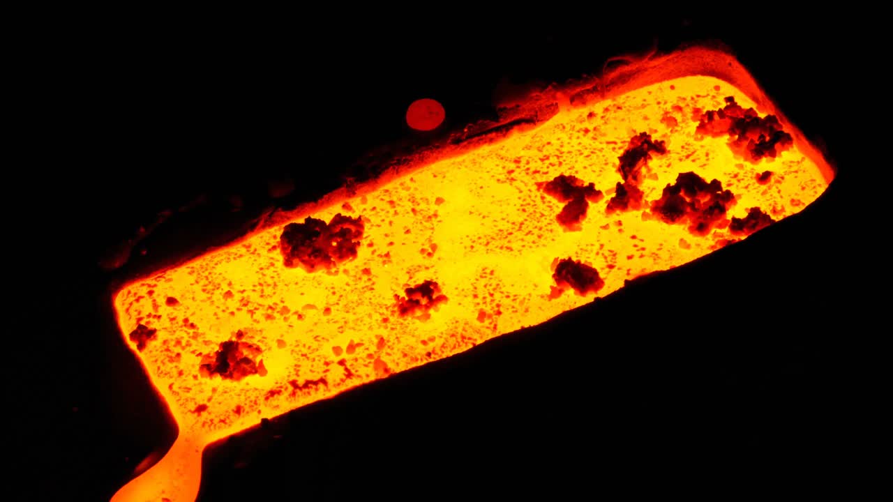워크 ⁇  4k에서 모형에서 분해 된 금속