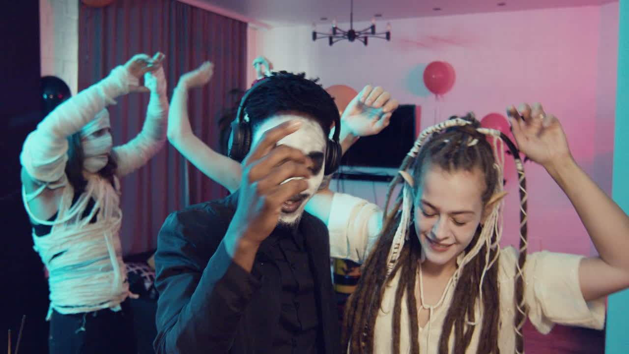 할로윈 파티에 온 친구들