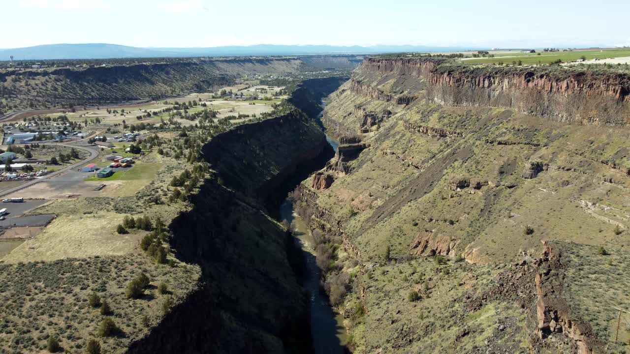 US, Oregon, Redmond, Crooked River Ranch, 2025-04-12 - Drone view over the gorge of the Crooked River just south of the ranch in spring in central Oregon