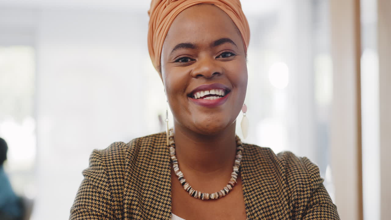 행복, 미소와 전문적인 흑인의 얼굴