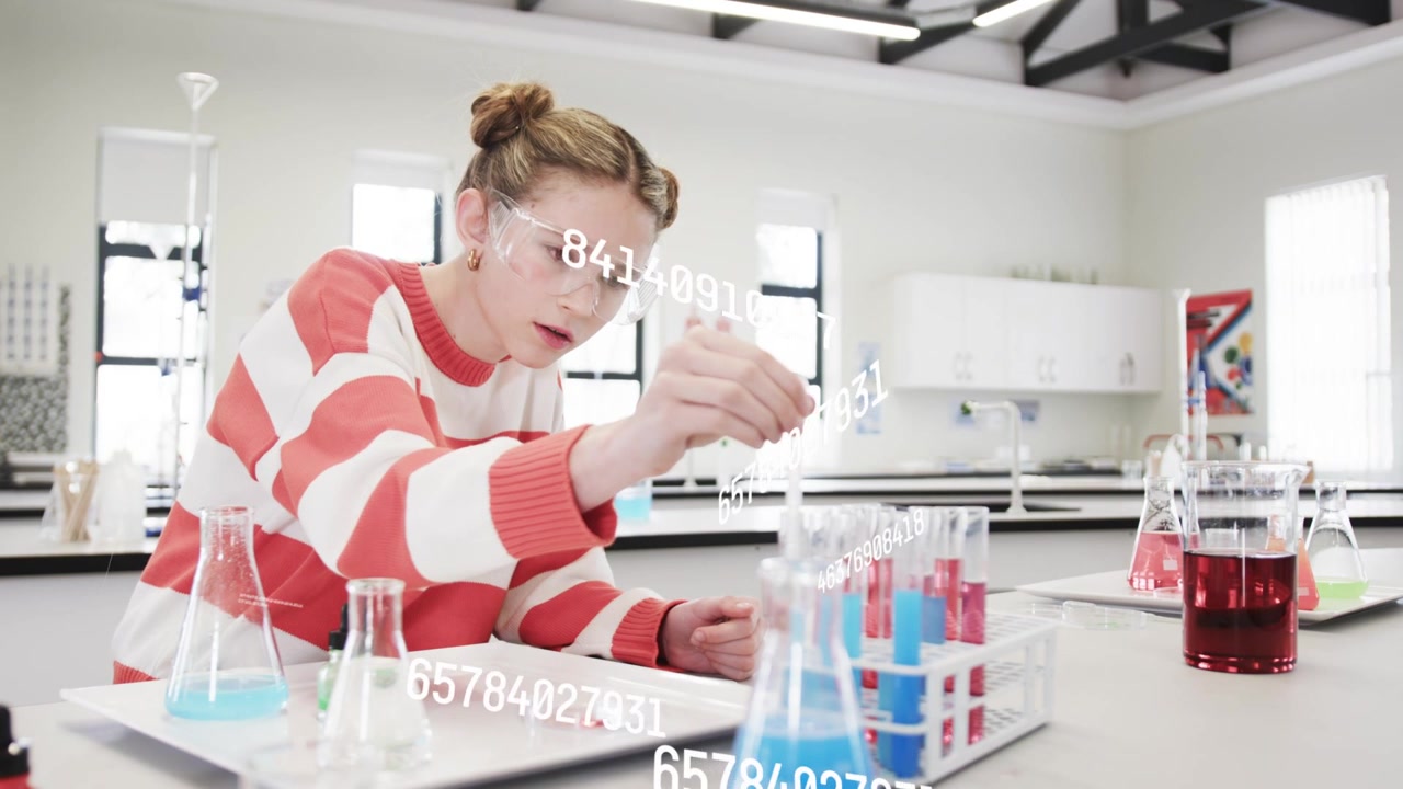 Laboratoriestuderende rækker efter pipette, trækker blåt og tilføjer dråber i rør, noterer resultat med drivende AR-cifre.