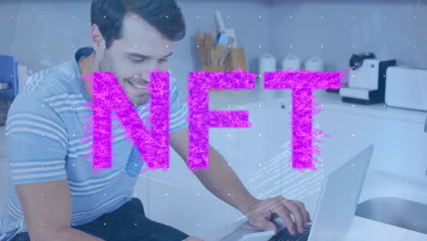 animación de banner de texto nft rosa sobre hombre caucásico usando en casa